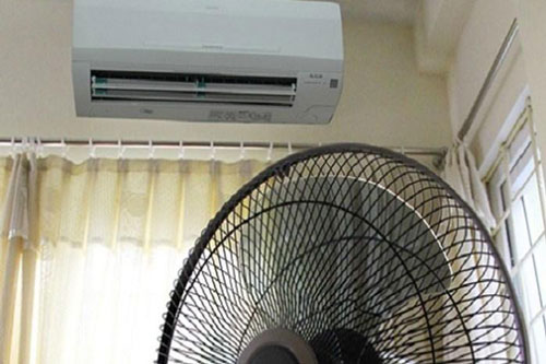 Vừa bật điều hòa vừa bật quạt, tưởng tốn điện gấp đôi hóa ra tiết kiệm bất ngờ
