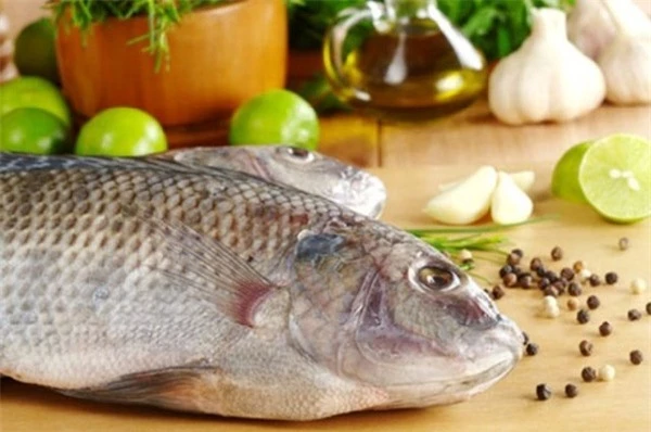 Loại bỏ phần mang ca dịch nhầy giúp cá hết hẳn mùi tanh