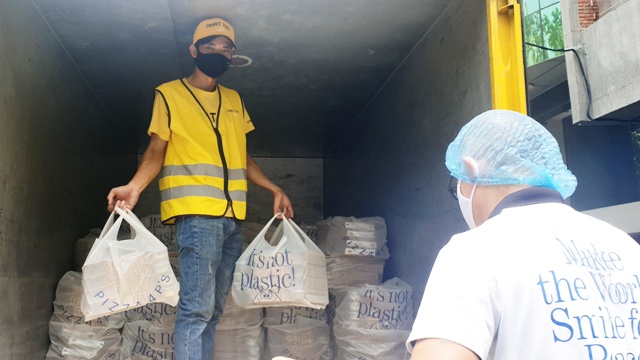 Tặng 500 xuất ăn cho các nhân viên y tế tại Đà Nẵng