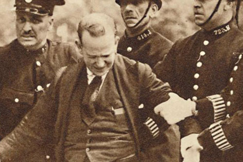 Lật lại hồ sơ vụ ám sát Vua Edward VIII