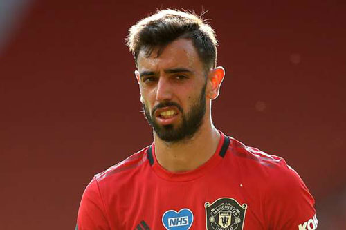 HLV Mourinho 'đá xéo' Bruno Fernandes vì thành tích đá 11m