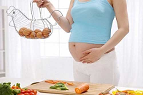 Nguyên tắc ăn uống "vào con không vào mẹ": Bà bầu ăn nhiều không lo tăng cân, thai nhi phát triển vượt trội