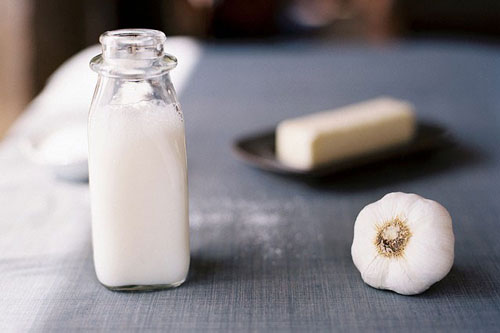 Thêm 5 tép tỏi vào sữa rồi uống, bạn sẽ bất ngờ với điều kỳ diệu sẽ xảy ra với cơ thể