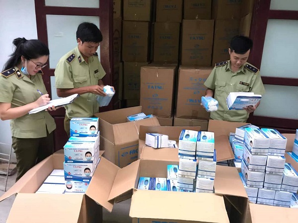 Khẩu trang tăng giá hơn vàng: Liên tục phát hiện và bắt giữ số lượng lớn khẩu trang giả mạo