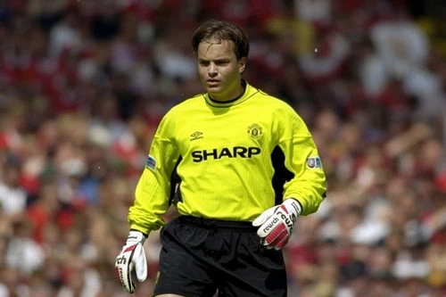 10. Mark Bosnich (thời gian gắn bó với CLB: 1999-2001).