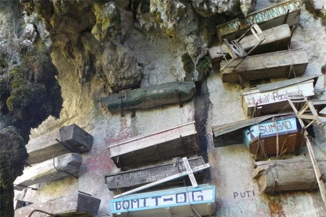 Vách đá treo đầy quan tài, Philippines
