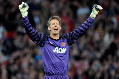 2. Edwin van der Sar (thời gian gắn bó với CLB: 2005-2011).