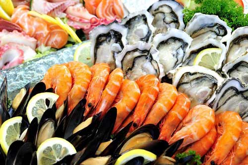 Ăn hải sản đừng dại kết hợp với những thực phẩm này, kẻo chất bổ hóa thành xyanua, nhập viện tức thì