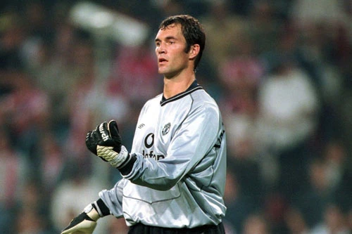 5. Raimond van Der Gouw (thời gian gắn bó với CLB: 1996-2002).