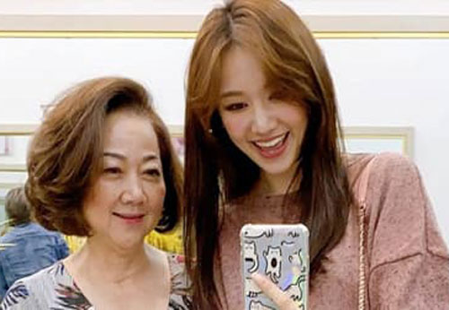 Hari Won chứng minh mối quan hệ cực tốt đẹp với mẹ chồng, tiết lộ cách xưng hô thân thiết hết mực