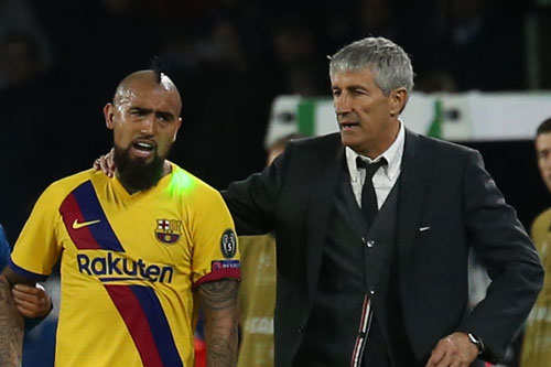 Vidal kêu gọi Barca giải quyết tương lai của HLV Setien