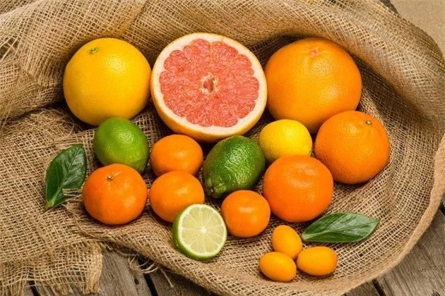 Hải sản kỵ cam quýt thực phẩm giàu vitamin C