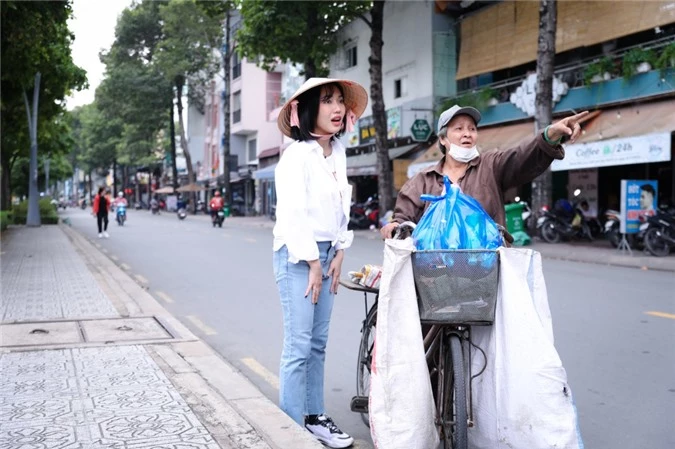 Diệu Nhi gây xúc động khi xông xáo xắn tay áo, lần đầu nhặt ve chai giữa lòng Sài Gòn để giúp đỡ cặp vợ chồng già nghèo khổ - Ảnh 6.