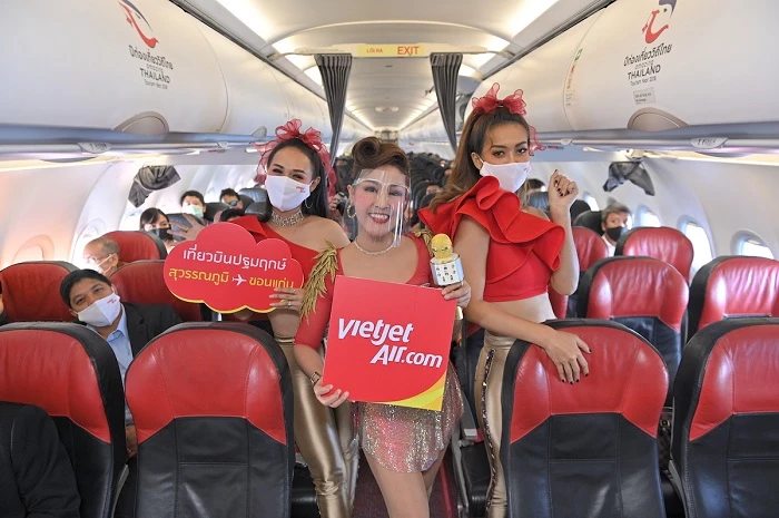 Ca sỹ nổi tiếng Thái Lan Ying Lee biểu diễn khai trương đường bay mới của Thai Vietjet 