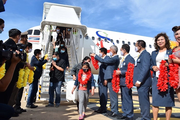  Những hành khách trên chuyến bay đầu tiên cũng được hãng gửi tặng những phần quà lưu niệm xinh xắn.