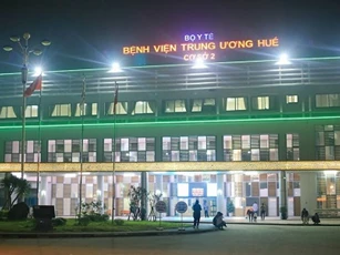 Thừa Thiên Huế: Tiếp nhận thêm 8 bệnh nhân mắc Covid-19 nặng từ Đà Nẵng chuyển đến