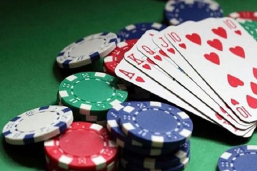 Tôi hại con gái mình, làm khổ cả nhà khi cố cứu con trai cờ bạc