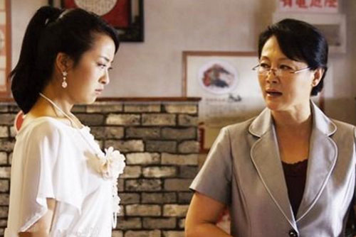 Mẹ chồng thay người yêu như thay áo khiến con dâu khiếp đảm