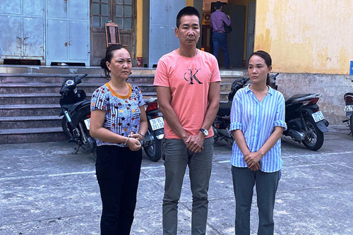 Bắt ổ nhóm chuyên "dàn" cảnh trúng thưởng sổ xố để trộm cắp tài sản