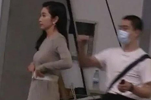 Lý Băng Băng bị chê 'mặt cứng đờ' ở tuổi 47