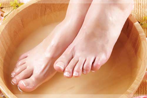 Trị bàn chân thô ráp, nứt gót với những thực phẩm rẻ tiền