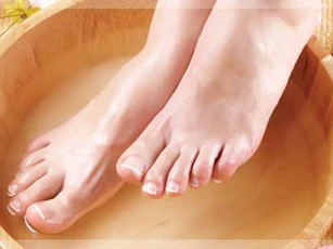 Trị bàn chân thô ráp, nứt gót với những thực phẩm rẻ tiền
