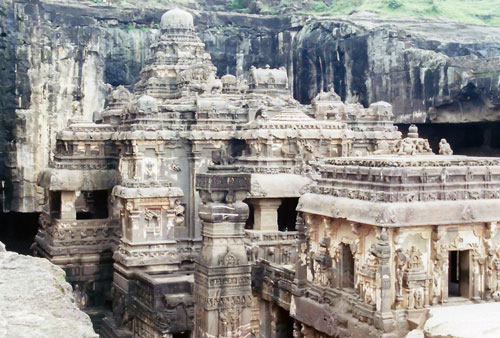 Bí ẩn ngôi đền cổ chạm khắc từ một khối đá khổng lồ ở Ấn Độ