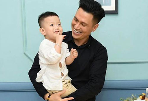 Việt Anh căng thẳng vượt qua khủng hoảng hậu ly hôn cùng con trai