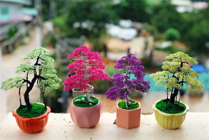 Mỗi chậu bonsai handmade có giá từ vài trăm đến vài triệu đồng, tùy theo hình dáng, nguyên liệu