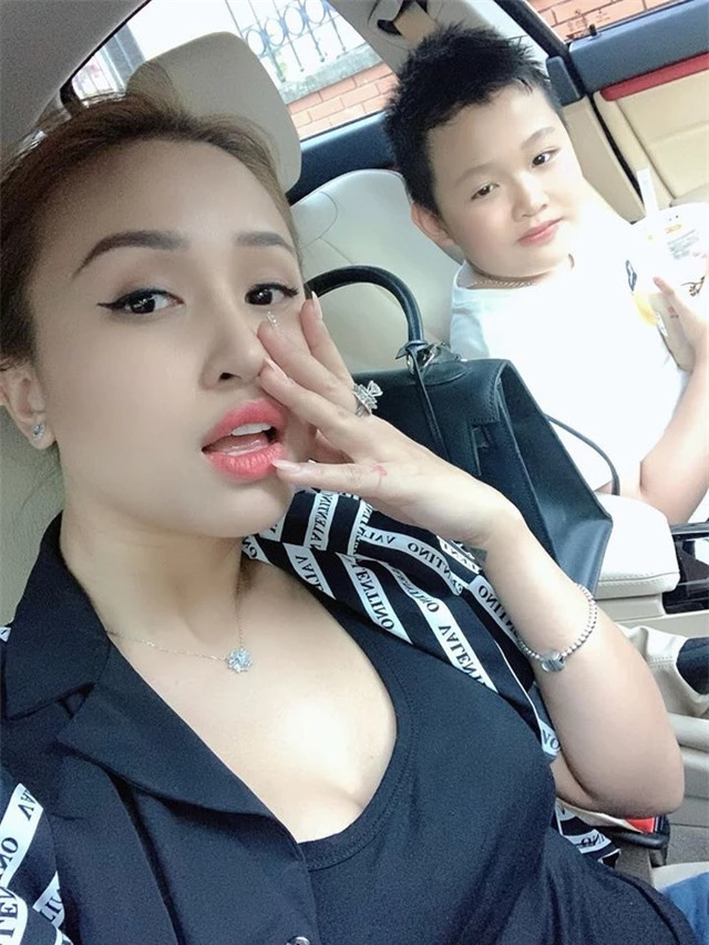 MC Thanh Vân Hugo cùng con trai Nam tiến - Ảnh 1.