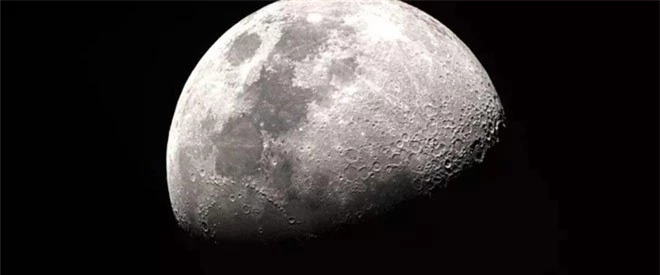 Vào thời khủng long, Mặt trăng ở gần với Trái đất hơn bây giờ.