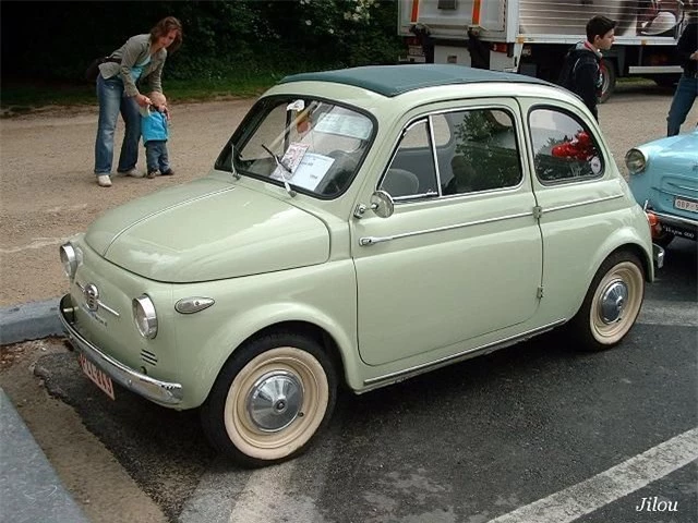Mang tên Fiat 500 bởi chiếc xe này nặng xấp xỉ 500kg.