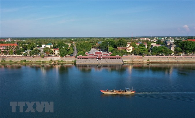 Bến thả hoa bờ nam sông Thạch Hãn nằm trong quần thể di tích quốc gia đặc biệt Thành cổ Quảng Trị. (Ảnh: Hồ Cầu/TTXVN)