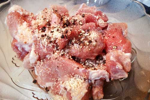 Chỉ bí quyết để ướp thịt ngon hơn ngoài hàng khiến cả nhà khó cưỡng