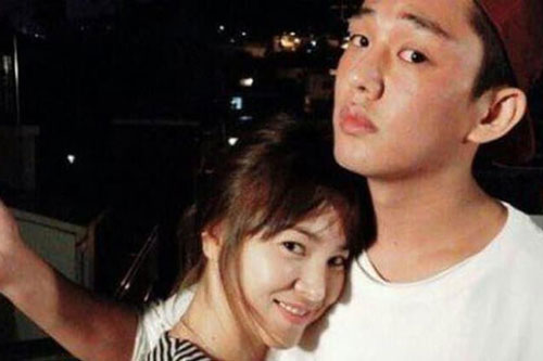 Hết tái hợp Hyun Bin, Song Hye Kyo lại bị nghi ngờ vượt ngưỡng tình bạn với Yoo Ah In