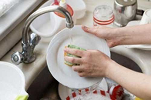 Rửa bát tưởng dễ nhưng nhiều người thực hiện sai cách, làm tăng nguy cơ mắc ung thư cho cả nhà