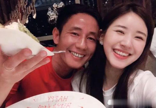 Những ông bố 'cực phẩm' của sao: Đẹp trai, boby vạm vỡ lại còn chuẩn soái ca khiến con gái cũng bị... 'vạ lây'