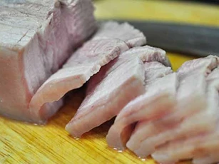 Cũng là thịt luộc nhưng bạn cho thêm thứ này vào nước khi chế biến ăn bao nhiêu cũng hết, thơm ngọt, chín mềm