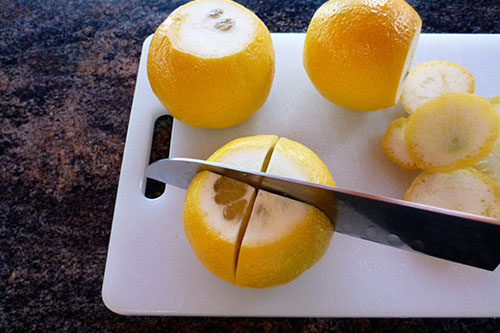 Rắc muối vào quả chanh để vào vị trí này gia đình dễ "đổi vận" tiền tài, sức khỏe tràn trề