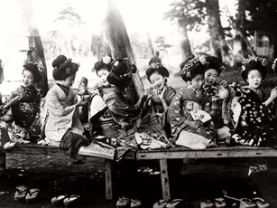 Vẻ đẹp của Maiko và Geiko Nhật Bản đầu những năm thế kỷ 19