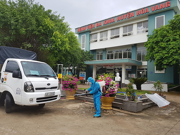 Doanh nhân liên tục “mắc kẹt” ở Mỹ và Việt Nam vẫn hỗ trợ khẩn cấp cho Bệnh viện dã chiến tại Đà Nẵng