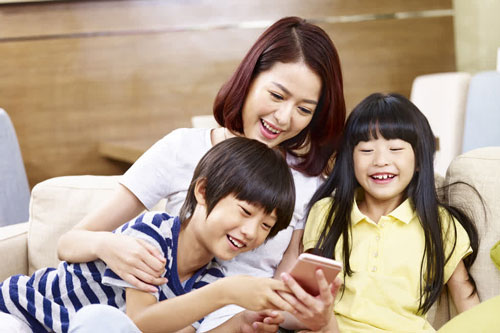 Là cha mẹ tốt, hãy dành cho con 4 thứ quý giá này