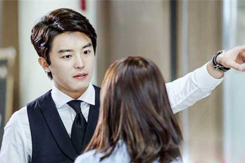 Vợ có thai được mẹ chồng "cưng như trứng mỏng", tôi bàng hoàng khi nhìn vợ thay đồ