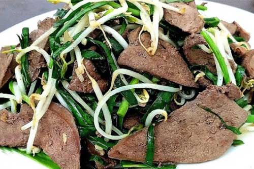 Giá đỗ xào gan lợn là cách chế biến sai lầm, dễ gây bệnh cho cả gia đình