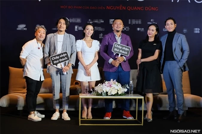 Từ trái qua: đạo diễn Nguyễn Quang Dũng, Kiều Minh Tuấn, Thu Trang, nhà sản xuất Phan Gia Nhật Linh, Hồng Ánh, Hứa Vĩ Văn.