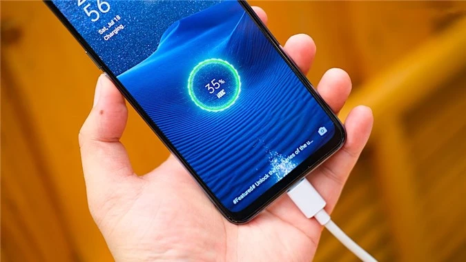 Oppo Reno4 đi kèm viên pin dung lượng 4.015mAh, hỗ trợ sạc nhanh VOOC Flash Charge 4.0 30W nên chỉ cần 20 phút là sạc đạt 50% dung lượng pin và hỗ trợ công nghệ âm thanh Dolby Atmos.