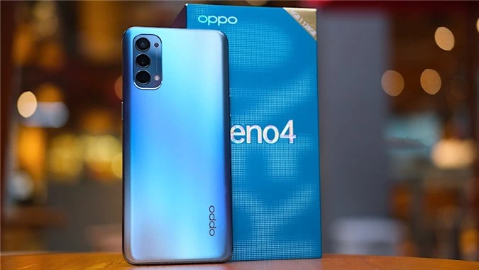 Oppo Reno4 được hoàn thiện bằng chất liệu vỏ nhựa nhưng đã được làm giả kính, dạng mờ với hiệu ứng đổi màu nhẹ nhàng cực kỳ bắt mắt. 