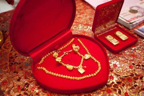 Nằng nặc ép con dâu phải đưa vàng cưới, chẳng ngờ vài ngày sau mẹ chồng phải cay đắng mang trả lại