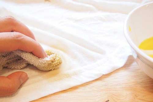 Đổ lòng trắng vào giặt quần áo ai cũng thắc mắc nhưng chỉ 30 phút sau hiệu quả bất ngờ