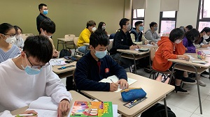 Nếu thí sinh là F0 sẽ được đặc cách tốt nghiệp THPT, thí sinh được phát khẩu trang